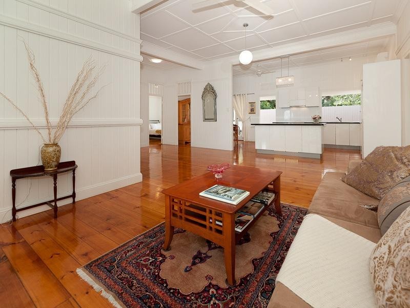 208 Cliveden Avenue, Corinda QLD 4075