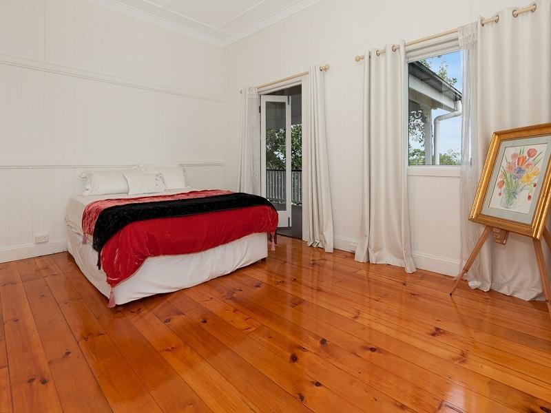 208 Cliveden Avenue, Corinda QLD 4075