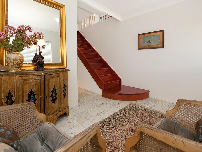 208 Cliveden Avenue, Corinda QLD 4075