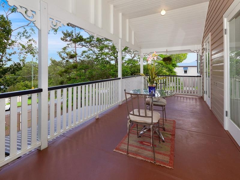 208 Cliveden Avenue, Corinda QLD 4075