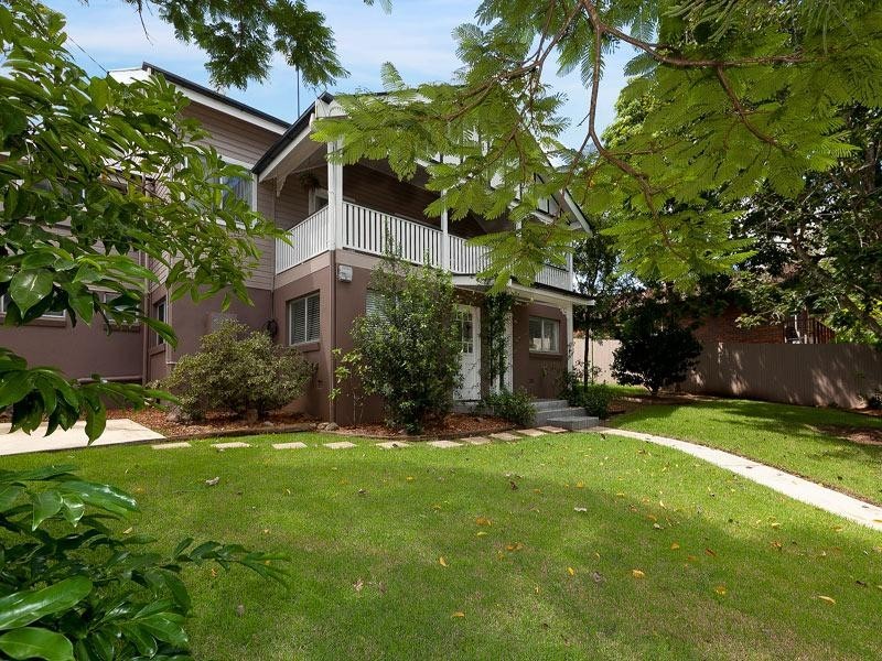 208 Cliveden Avenue, Corinda QLD 4075