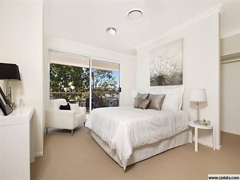 10 Kenilworth Street, Sherwood QLD 4075