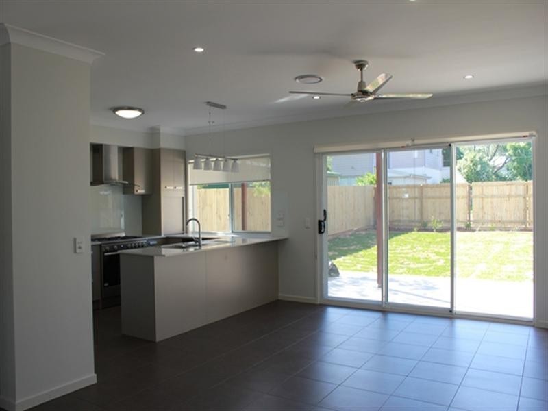 43 Camelot Street, Tennyson QLD 4105