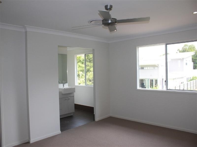 43 Camelot Street, Tennyson QLD 4105