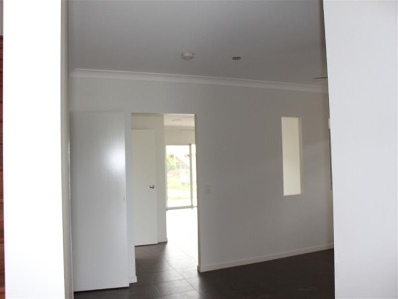 43 Camelot Street, Tennyson QLD 4105