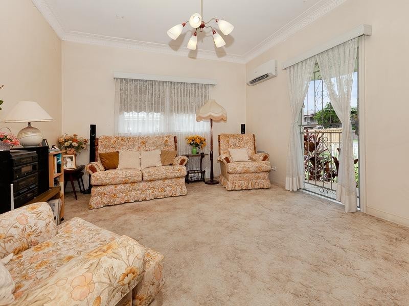 212 Oxley Road, Graceville QLD 4075