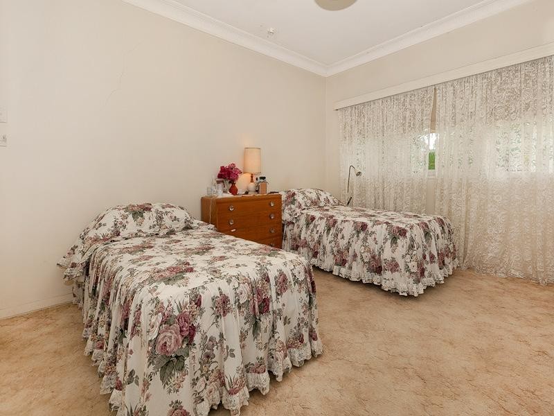 212 Oxley Road, Graceville QLD 4075