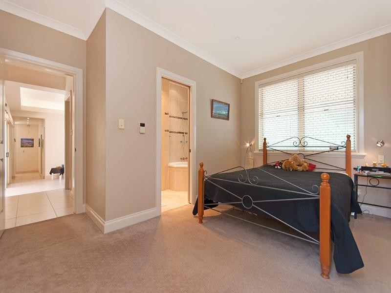 335 Oxley Road, Sherwood QLD 4075