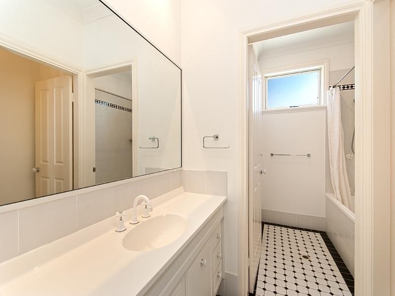 335 Oxley Road, Sherwood QLD 4075