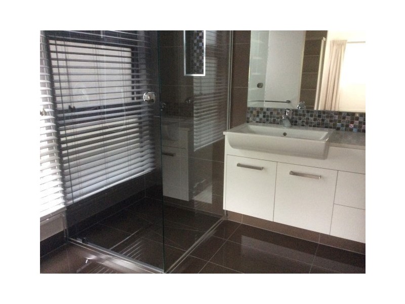 195 Strong Avenue, Graceville QLD 4075