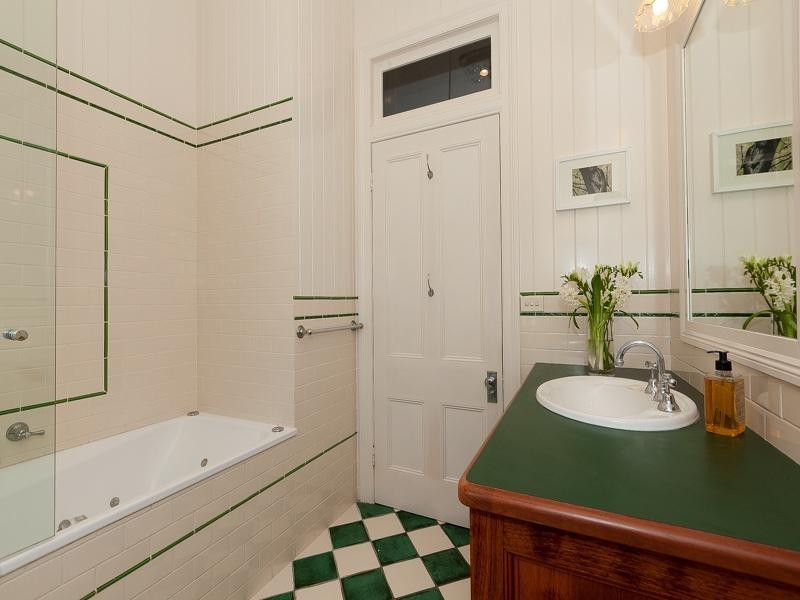 61 Victoria Avenue, Chelmer QLD 4068