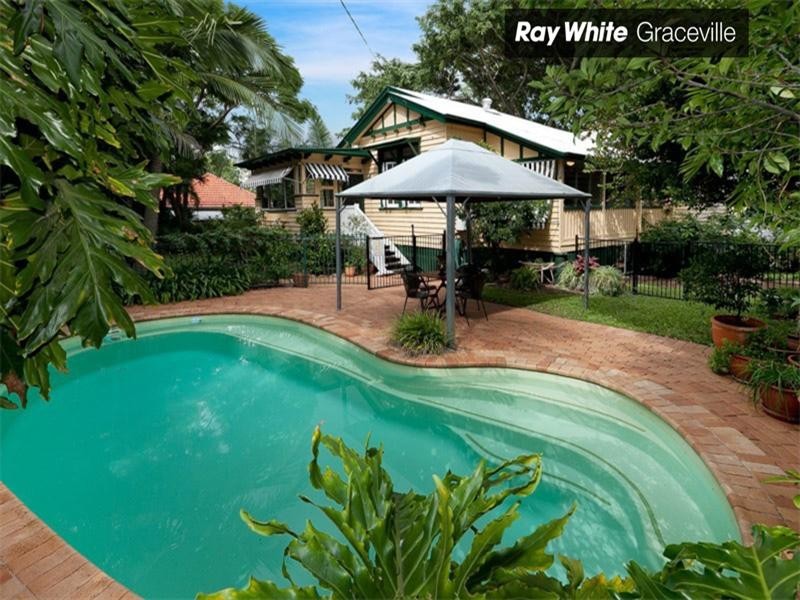 249 Cliveden Avenue, Oxley QLD 4075