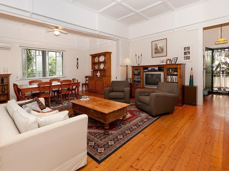 249 Cliveden Avenue, Oxley QLD 4075