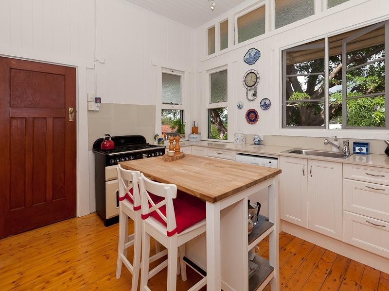 249 Cliveden Avenue, Oxley QLD 4075