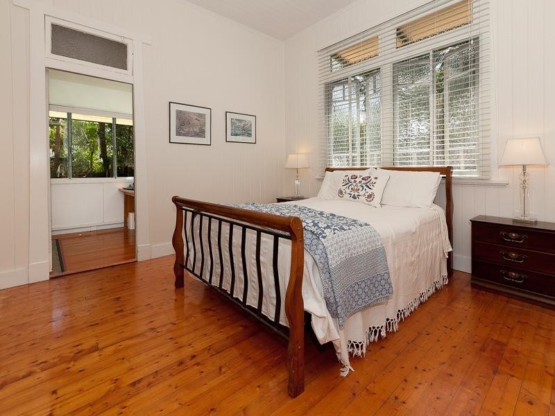 249 Cliveden Avenue, Oxley QLD 4075