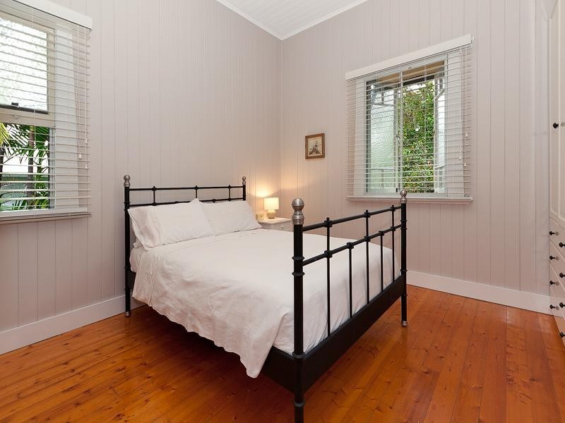 249 Cliveden Avenue, Oxley QLD 4075