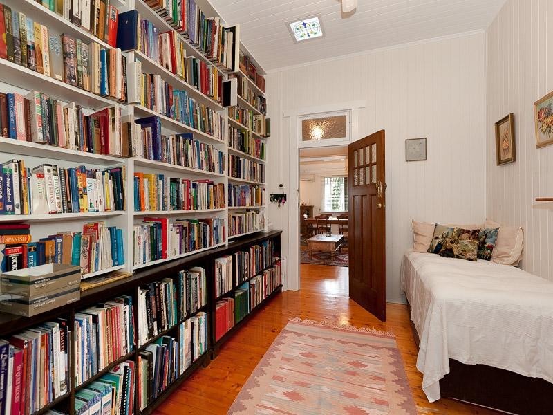 249 Cliveden Avenue, Oxley QLD 4075