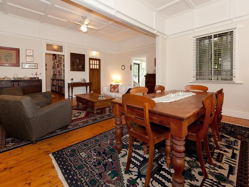 249 Cliveden Avenue, Oxley QLD 4075