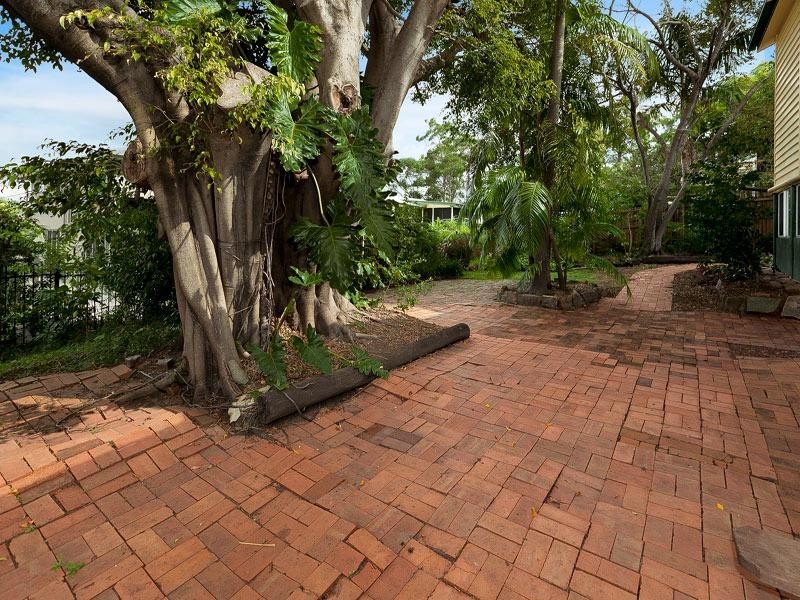 249 Cliveden Avenue, Oxley QLD 4075