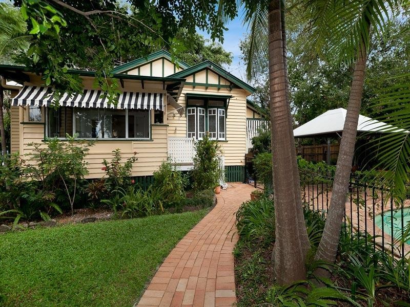 249 Cliveden Avenue, Oxley QLD 4075