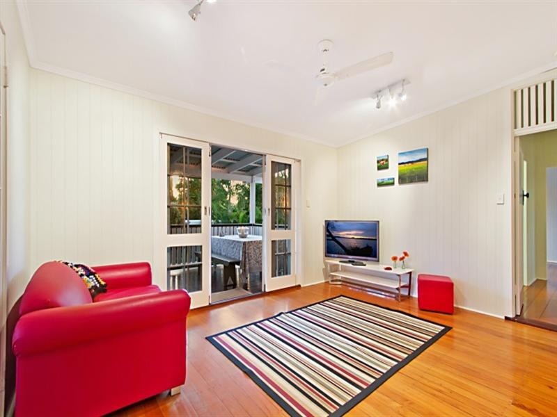 13 Dewar Terrace, Sherwood QLD 4075