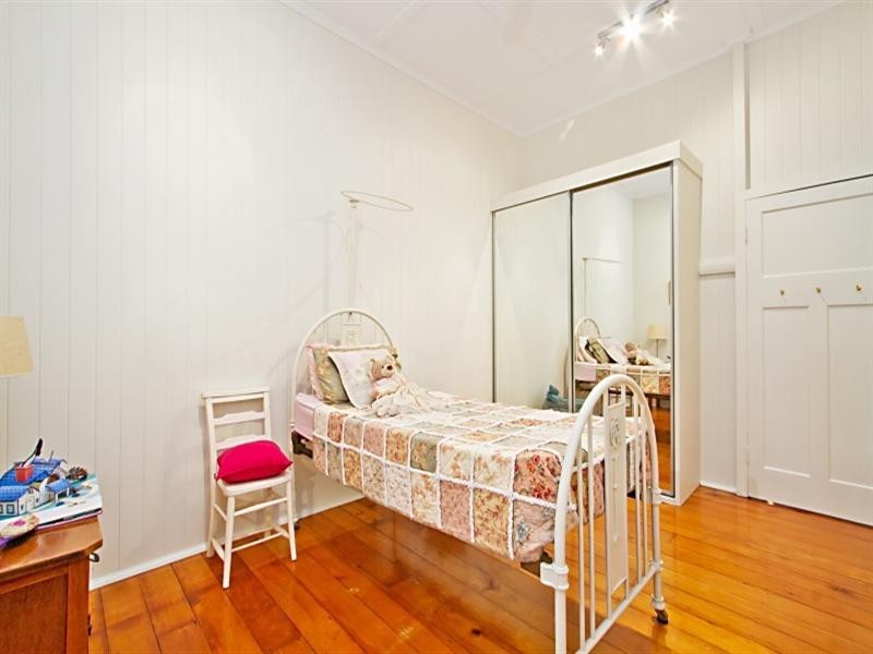 13 Dewar Terrace, Sherwood QLD 4075