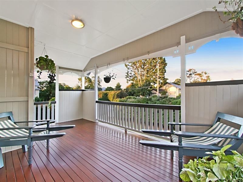 13 Dewar Terrace, Sherwood QLD 4075