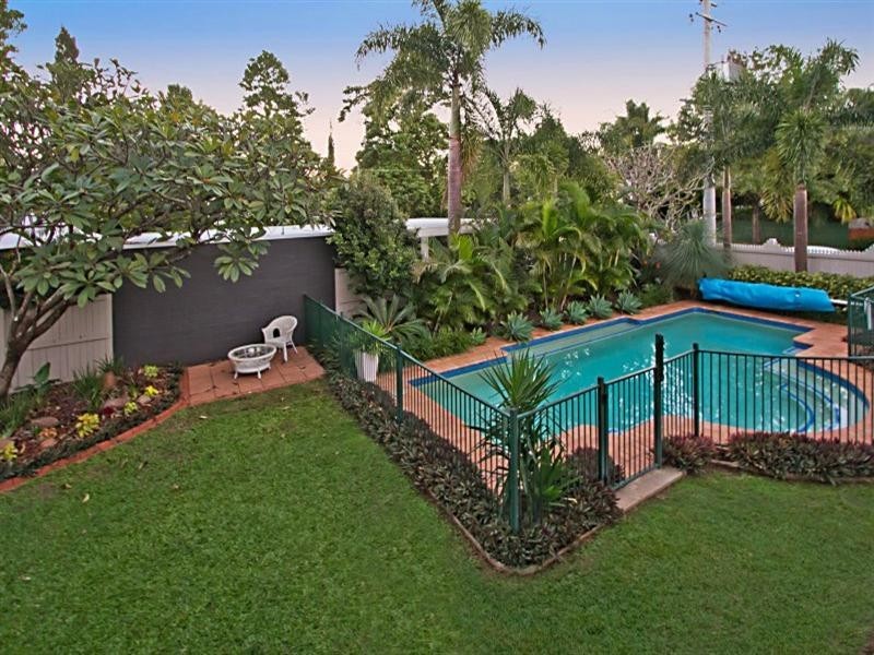 13 Dewar Terrace, Sherwood QLD 4075