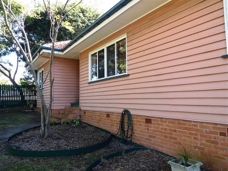 17 Seventeen Mile Rocks Road, Oxley QLD 4075