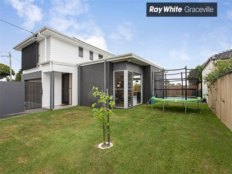 137 King Arthur Terrace, Tennyson QLD 4105