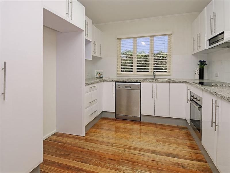 82 Thomas Street, Sherwood QLD 4075