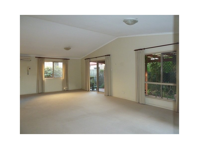 2 Vivian Street, Tennyson QLD 4105