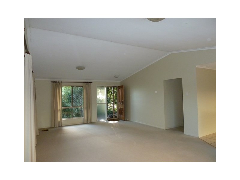 2 Vivian Street, Tennyson QLD 4105