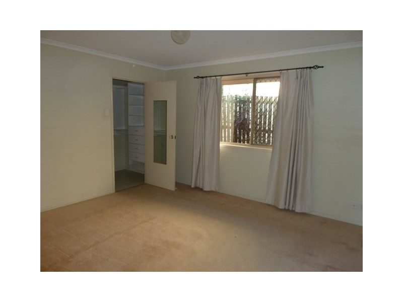 2 Vivian Street, Tennyson QLD 4105