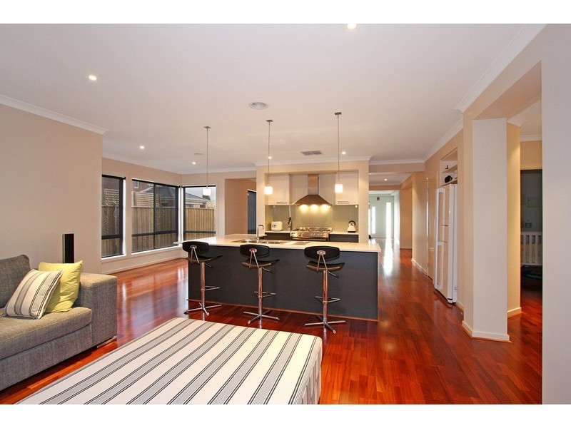 43 Paringa Drive, Ferntree Gully VIC 3156