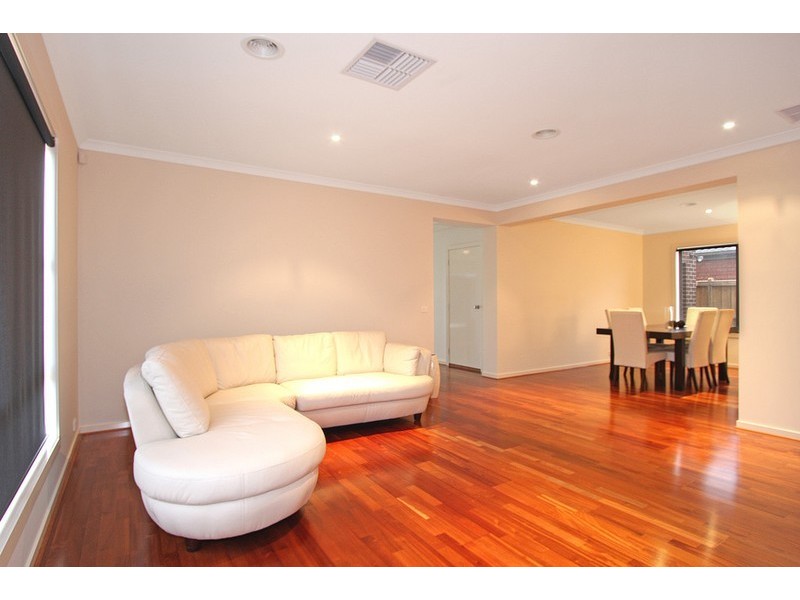 43 Paringa Drive, Ferntree Gully VIC 3156