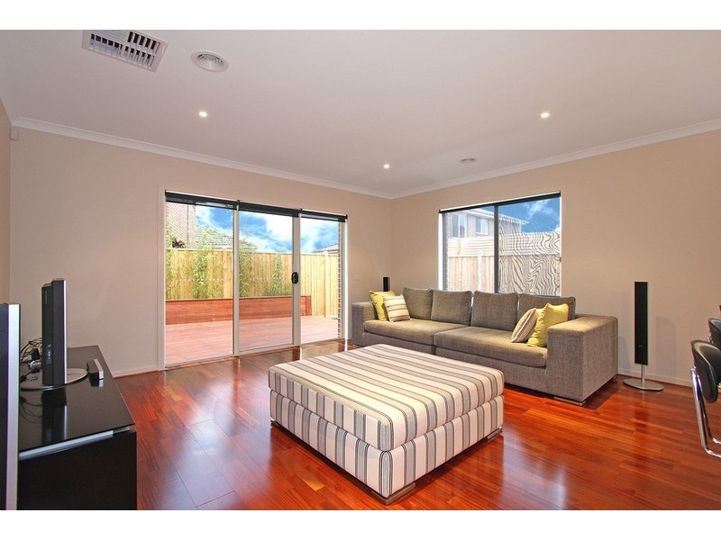 43 Paringa Drive, Ferntree Gully VIC 3156