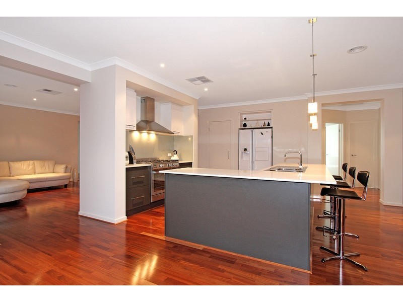 43 Paringa Drive, Ferntree Gully VIC 3156