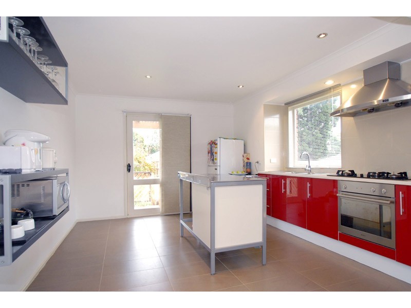 8 Eggleton Rise, Rowville VIC 3178