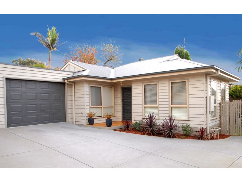 25 Johnson Drive, Ferntree Gully VIC 3156