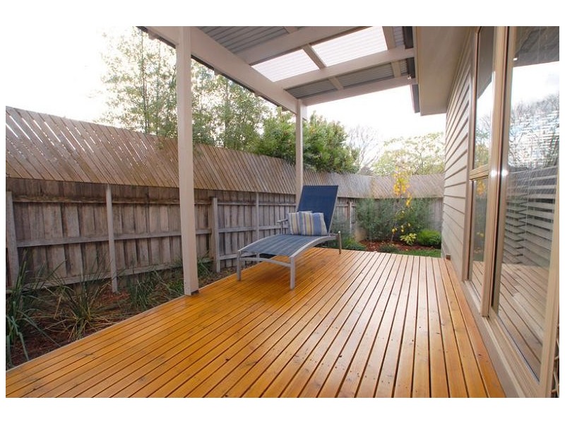 25 Johnson Drive, Ferntree Gully VIC 3156