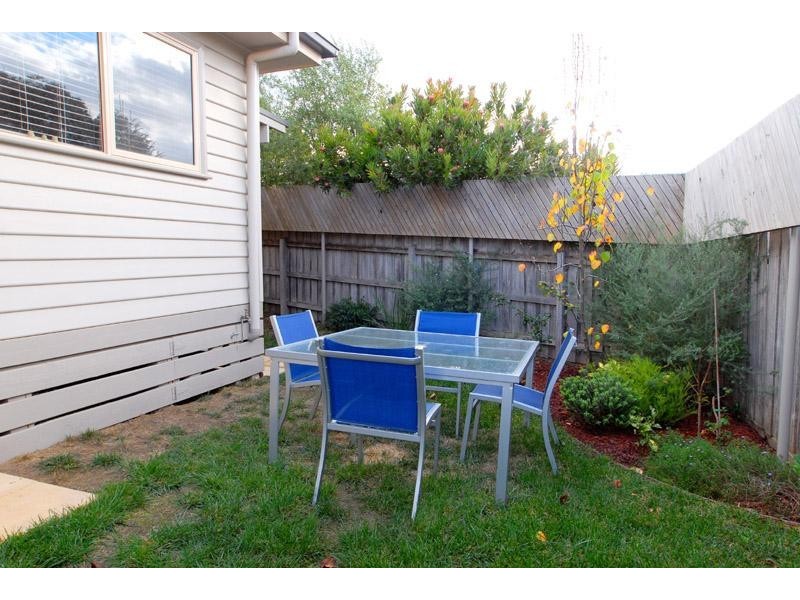 25 Johnson Drive, Ferntree Gully VIC 3156