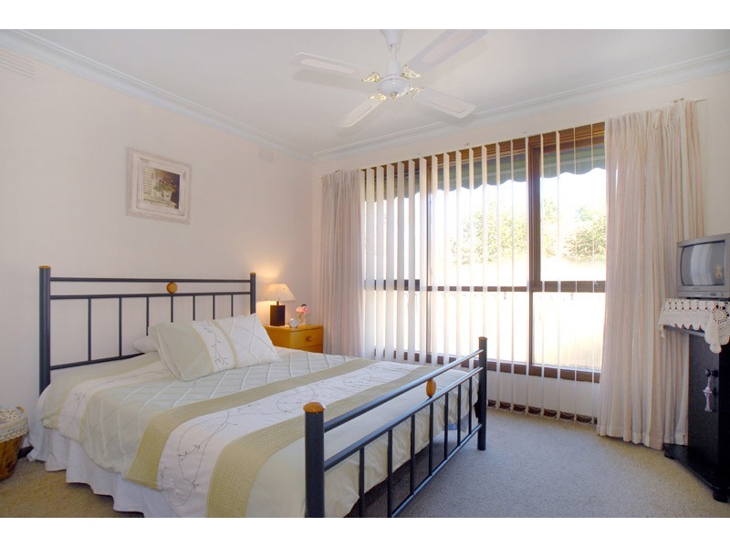 6 Renwick Road, Ferntree Gully VIC 3156