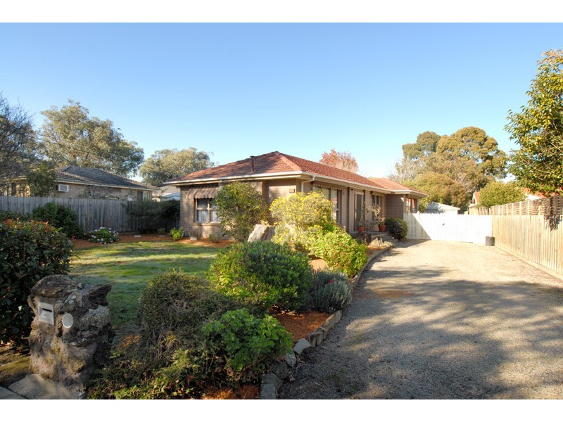 6 Renwick Road, Ferntree Gully VIC 3156