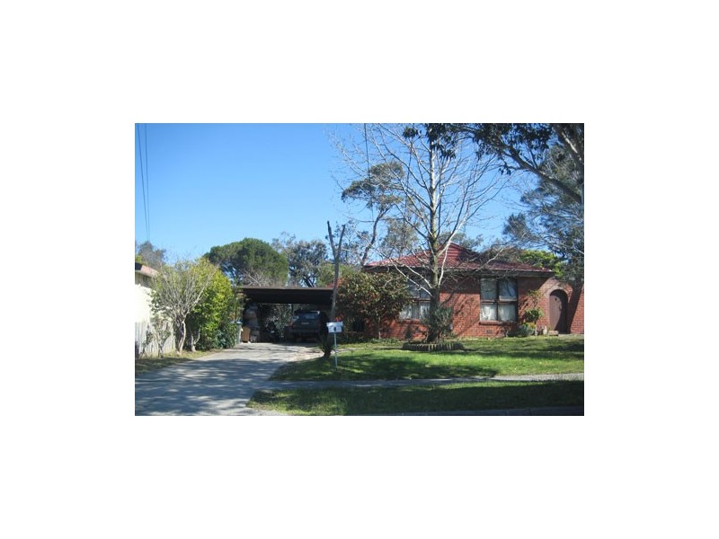 8 Folkstone Crescent, Ferntree Gully VIC 3156