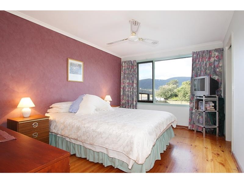 11 Akron Street, Ferntree Gully VIC 3156