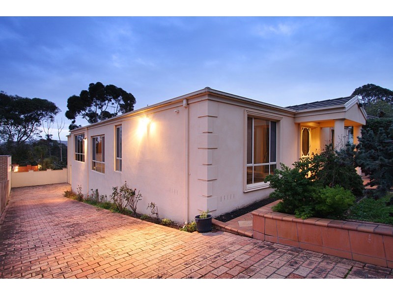 29 Lynn Drive, Ferntree Gully VIC 3156