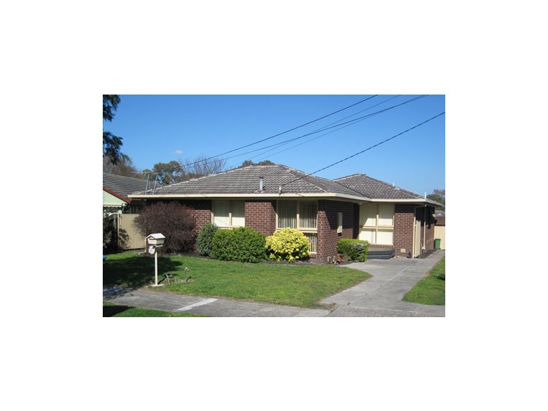 11 Silverton Drive, Ferntree Gully VIC 3156