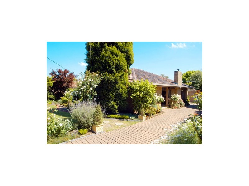 18 Carlisle Road, Ferntree Gully VIC 3156