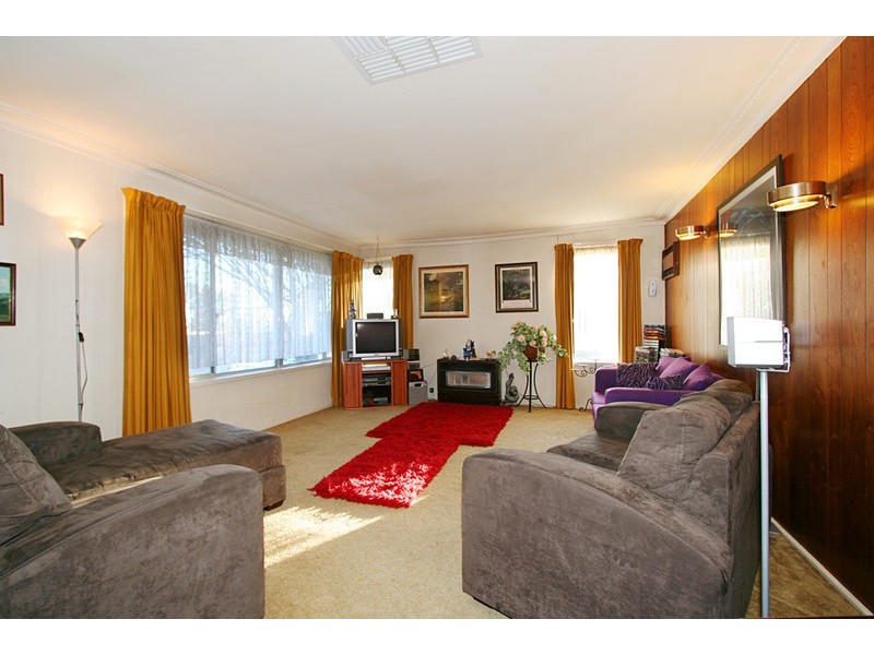 8 Velden Avenue, Ferntree Gully VIC 3156